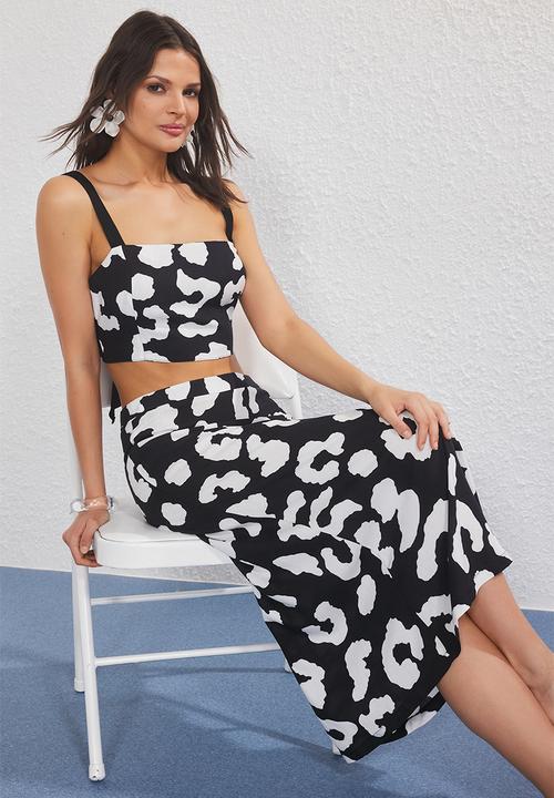 Trendyol - Batik Patterned Woven Beach Blouse Skirt Set - Black