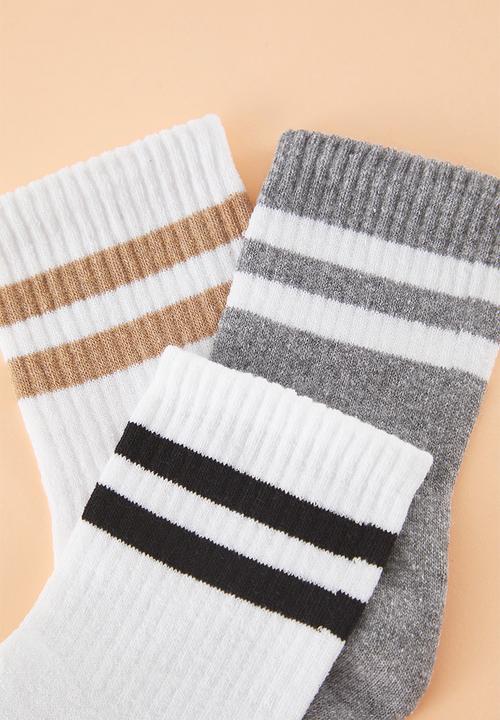 Trendyol - 3-pack striped ankle length knitted socks - white