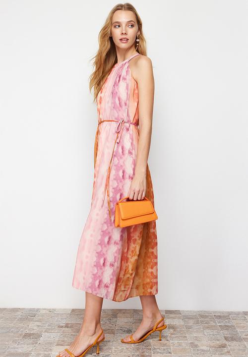 Trendyol - Abstract pattern straight cut chiffon lined maxi woven dress - pink