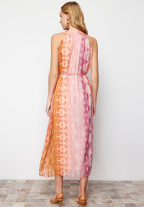 Trendyol - Abstract pattern straight cut chiffon lined maxi woven dress - pink