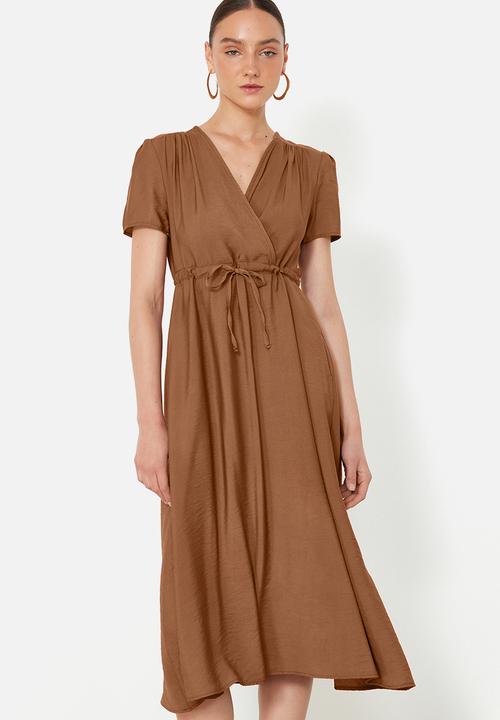 Trendyol - V-neck Midi Woven Dress with Opened Waist - Brown