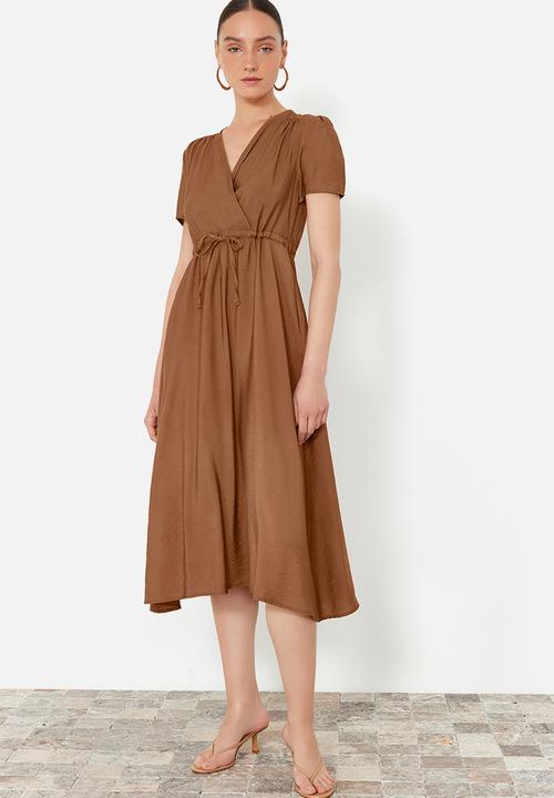 Trendyol - V-neck Midi Woven Dress with Opened Waist - Brown