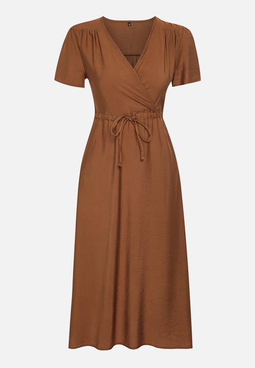 Trendyol - V-neck Midi Woven Dress with Opened Waist - Brown