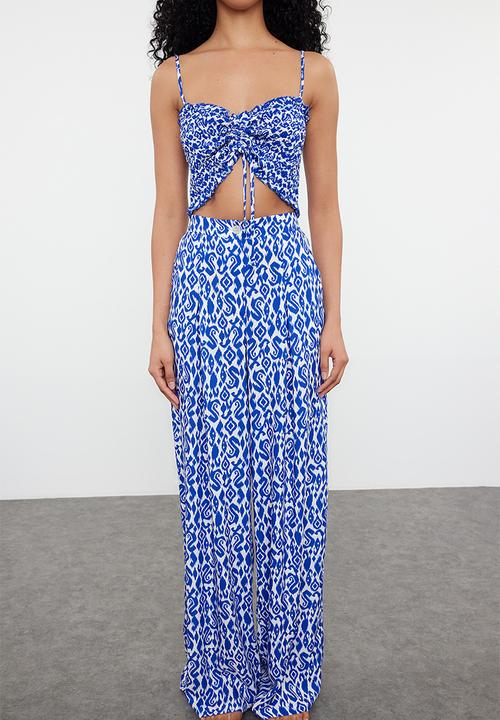 Trendyol - Tile Patterned Woven Gipel Strapless Blouse Trousers Beach Suit - Blue