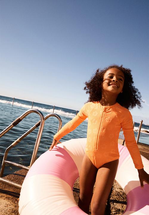 Cotton On - Lydia low bow one piece - mandarin/hibiscus crinkle