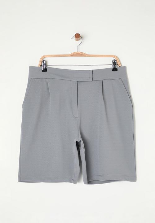 Trendyol - Pleat detail plus size knitted shorts & bermuda - gray