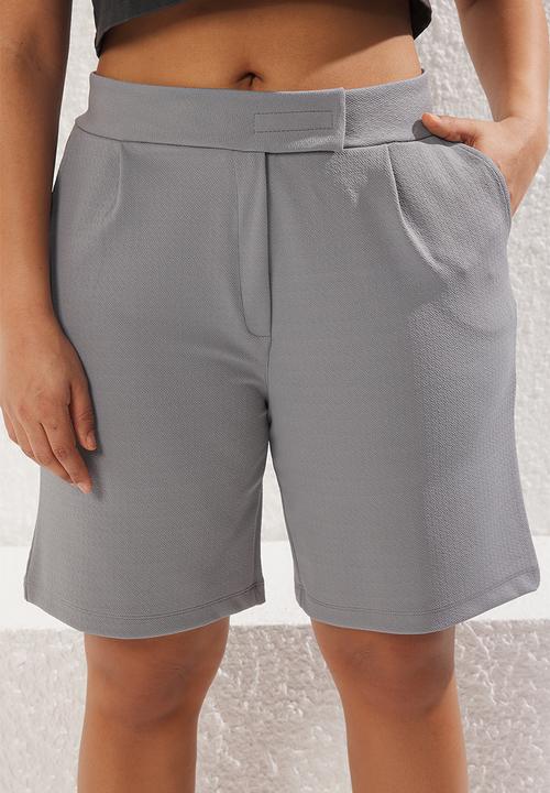 Trendyol - Pleat detail plus size knitted shorts & bermuda - gray