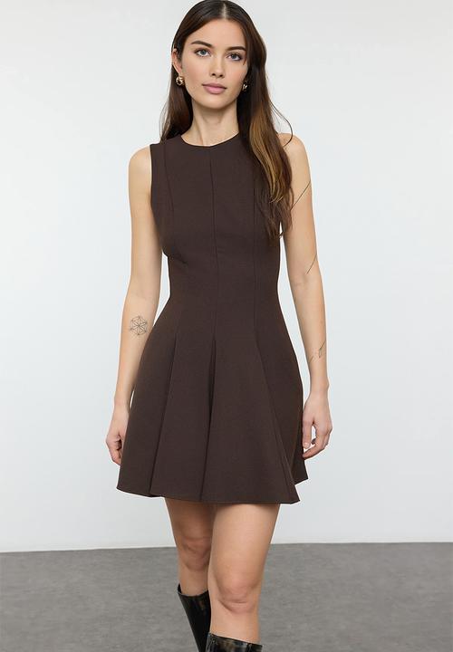 Trendyol - Flare crew neck mini woven dress - brown