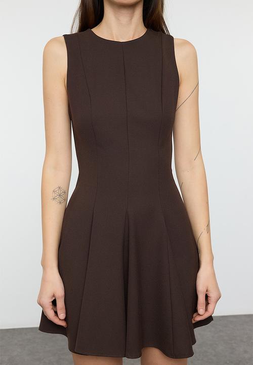 Trendyol - Flare crew neck mini woven dress - brown
