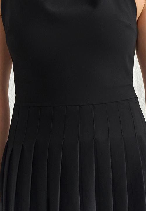Trendyol - Crepe Woven Pleated Elegant Evening Dress - Black