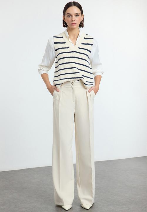 Trendyol - Pleated Wide Leg Woven Trousers - Ecru