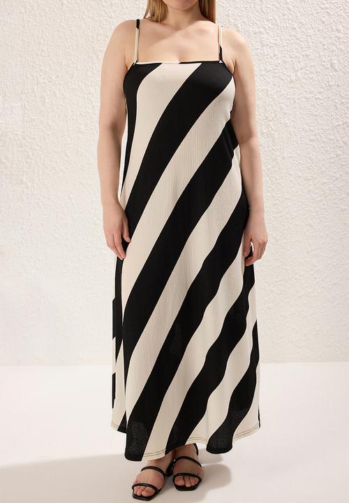 Trendyol - Crepe knitting plus size - black & white