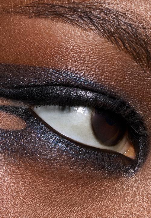 MAC - DAZZLE Metallic Single Eye Shadow Compact - Illuminaughty