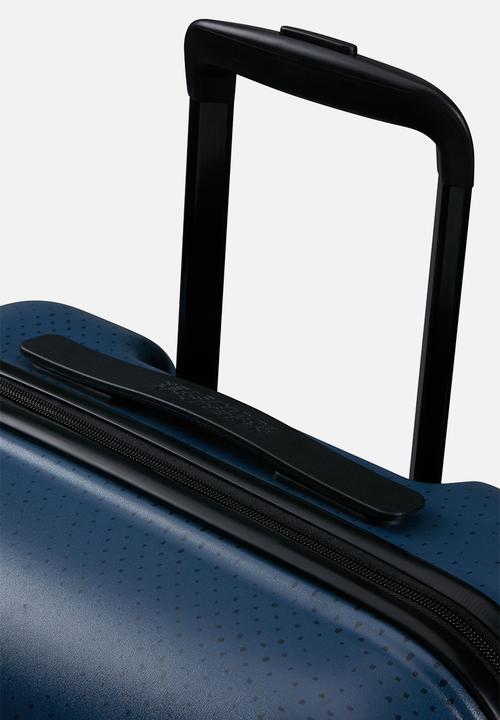 American Tourister - Disney Wavebreaker Spinner TSA Marvel Captain America City