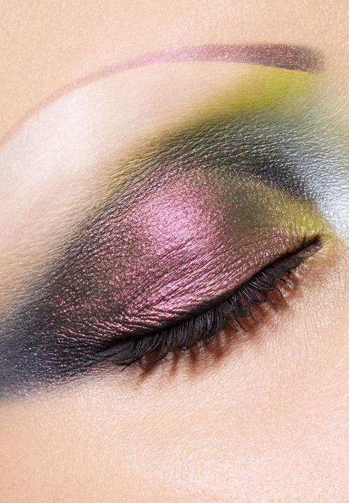 MAC - DAZZLE Multichrome Single Eye Shadow Compact - Kaleidoscope