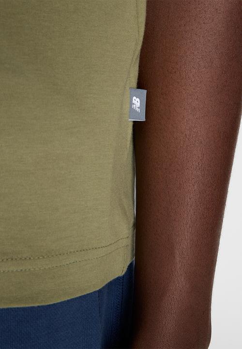 New Balance  - NB Sport Rectangular Logo Tee - Dark Olivine