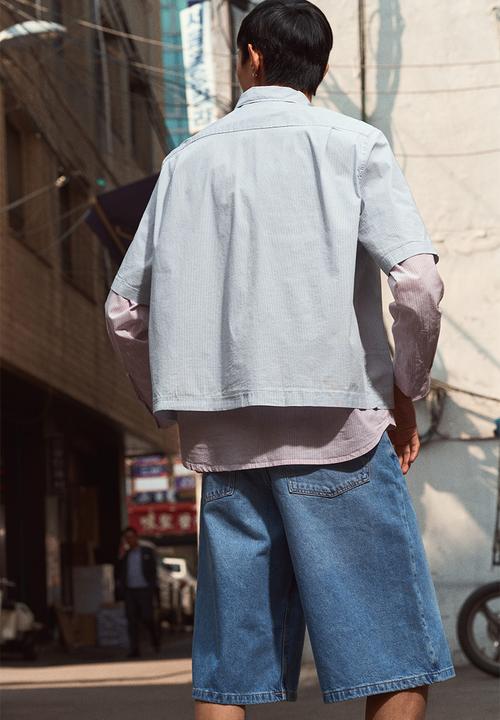 H&M - Oversized fit short-sleeved shirt - blue striped 