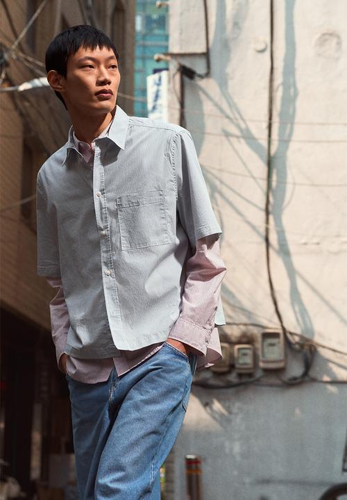 H&M - Oversized fit short-sleeved shirt - blue striped 
