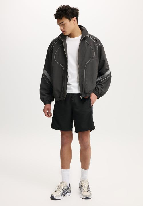 Cotton On - Nomad Baggy Short - Black Side Panel