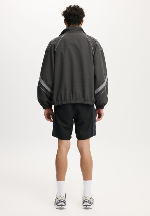 Cotton On - Nomad Baggy Short - Black Side Panel