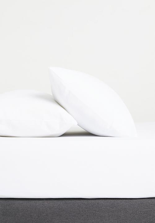 Sixth Floor - Recycled microfibre fitted sheet - white
