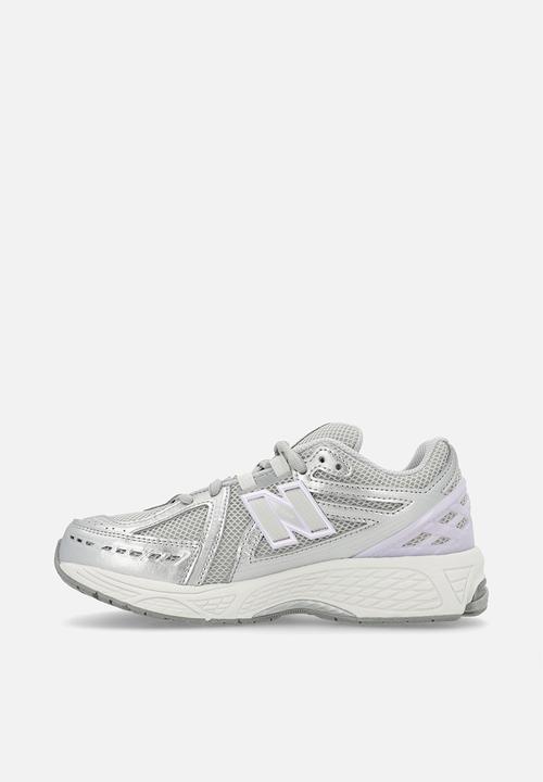 New Balance  - 1906 Grade School - silver