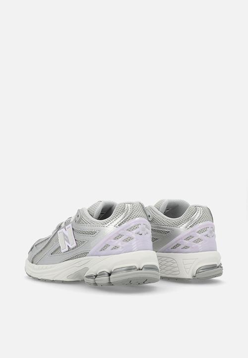 New Balance  - 1906 Grade School - silver