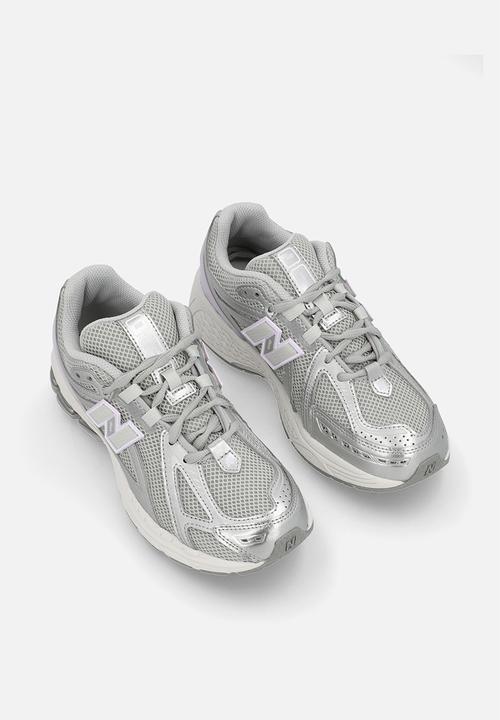 New Balance  - 1906 Grade School - silver