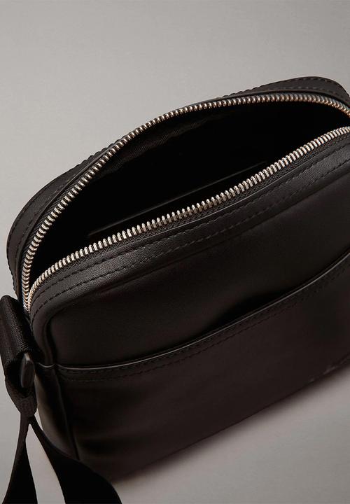 Calvin Klein - Monogram Soft Reporter18 - Brown