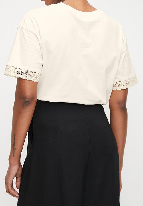 edit - Lace trim detail tee - milk