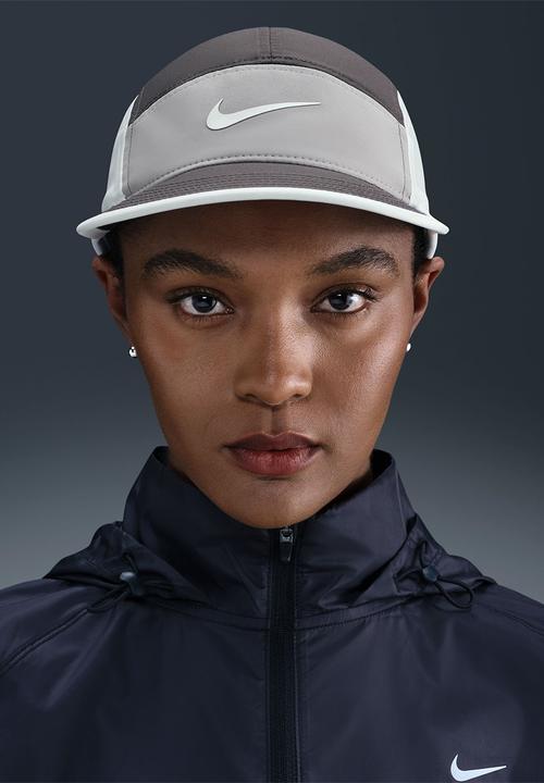 Nike - Nike Dri-Fit Fly Unstructured Swoosh Cap - Medium Ash/College Grey