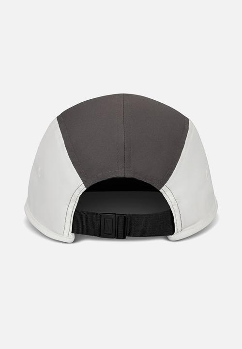 Nike - Nike Dri-Fit Fly Unstructured Swoosh Cap - Medium Ash/College Grey