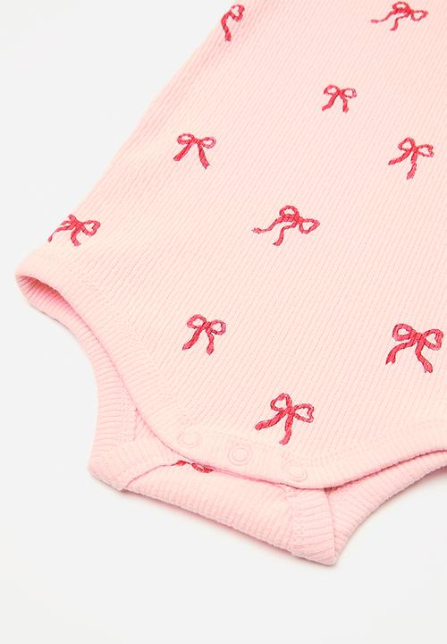 Cotton On - Organic pointelle flutter bubbysuit -soft musk/bow