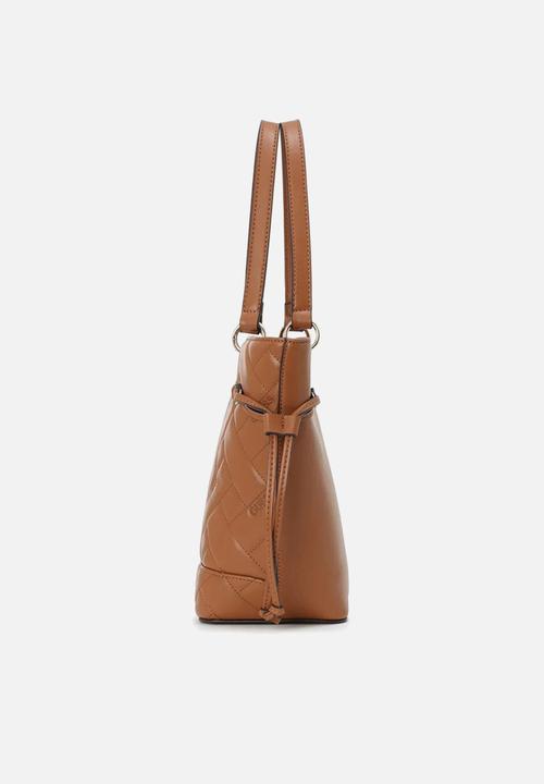 GUESS - Ahb Kelce Carryall Bag - Cognac