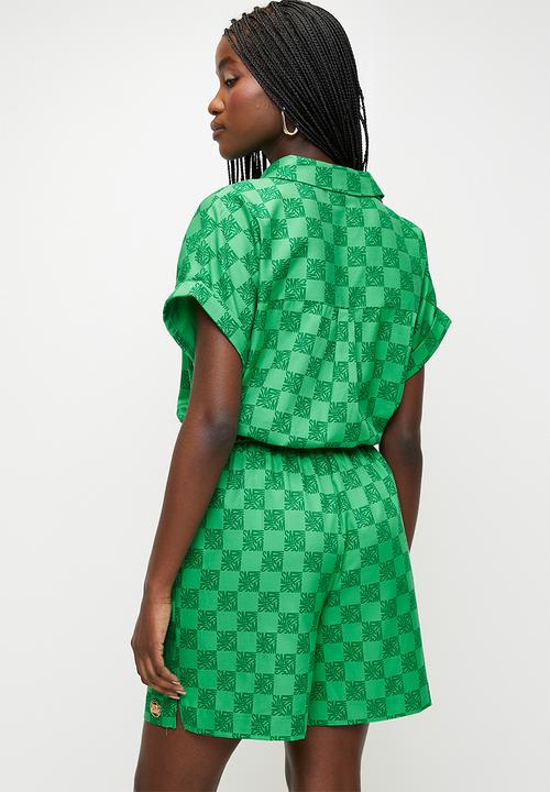 Steve Madden - Ladies Ayra Allover Printed Logo Shorts - Emerald