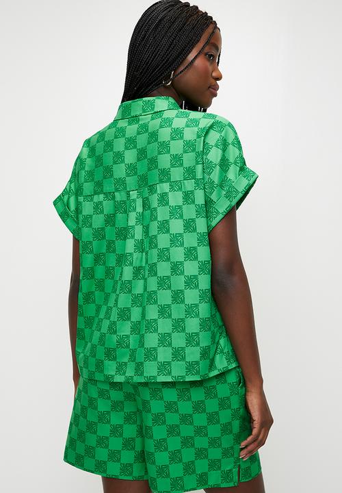 Steve Madden - Ladies Navaeh Allover Printed Shirt - Emerald