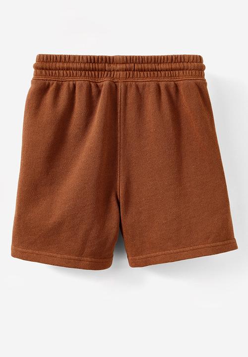 Cotton On - Henry slouch short - chestnut garment dye