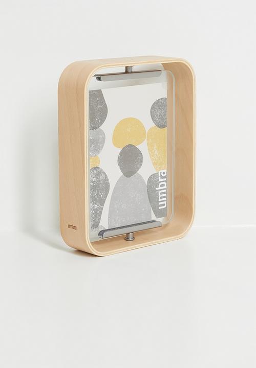Umbra - Bellwood photo display - natural