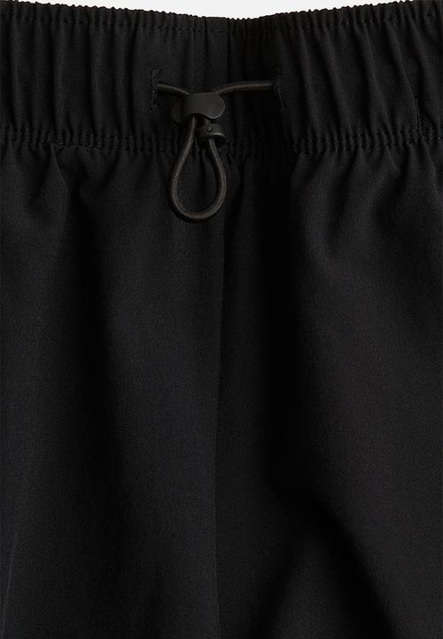 H&M - Lightweight sports shorts with drymove™ - black