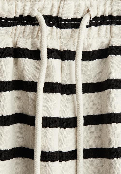 H&M - Sweatshirt shorts - cream striped
