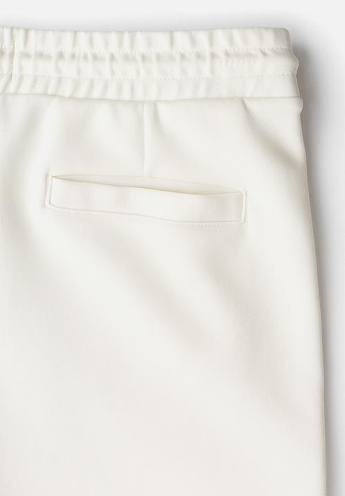 H&M - Regular fit sweatshorts - cream 