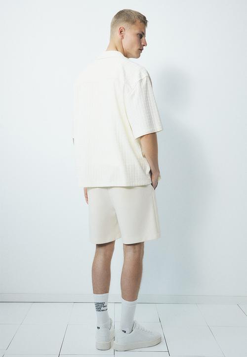 H&M - Regular fit sweatshorts - cream 