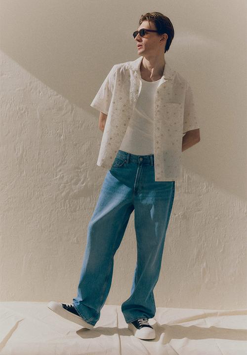 H&M - Regular fit embroidered resort shirt - white floral 