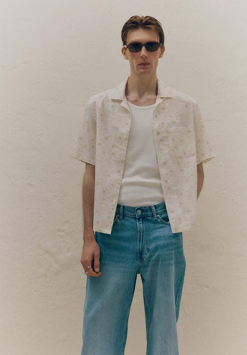 H&M - Regular fit embroidered resort shirt - white floral 