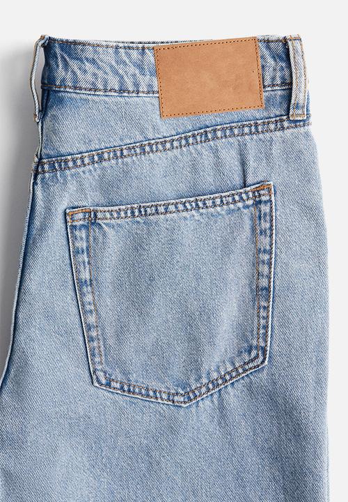 H&M - Low knee-length denim shorts - light denim blue