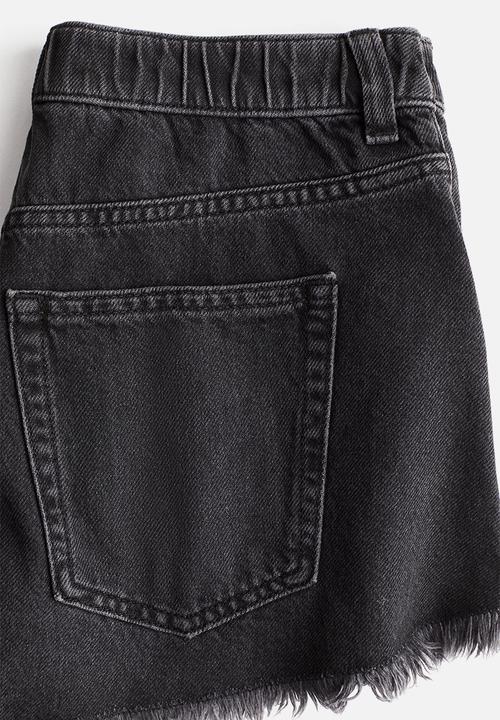 H&M - Frayed-edge denim shorts - washed black