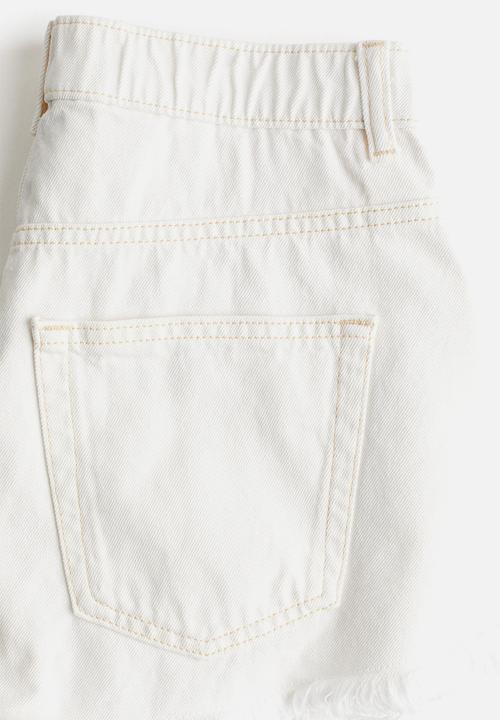 H&M - Frayed-edge denim shorts - white