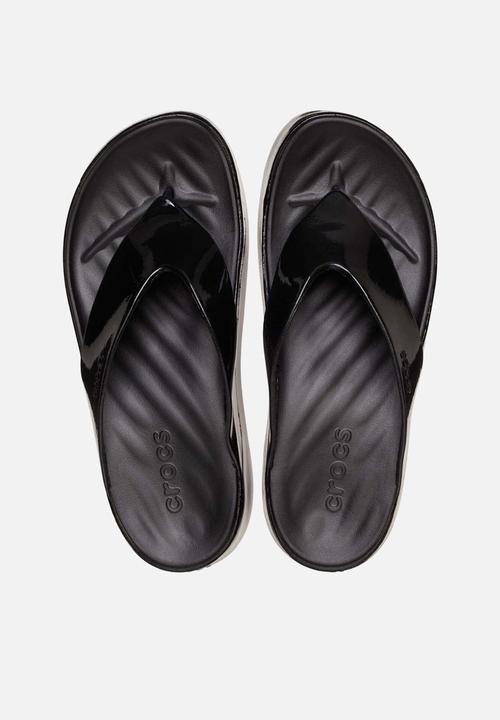 Crocs - Getaway way platform patent flip - black