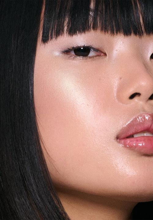 MAC - Presents and Future Bounce & Gleam Highlighter - InvestMint