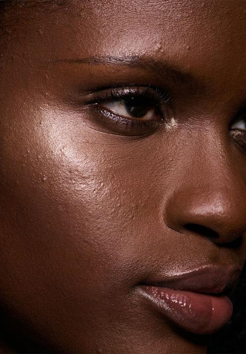 MAC - Presents and Future Bounce & Gleam Highlighter - Buttergleam